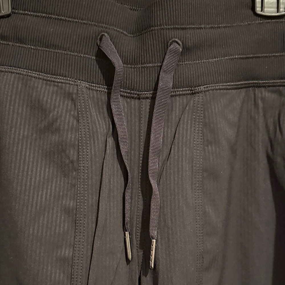 Lululemon Athletica Black Joggers Rare Find Size 4 New with Tags Amazing Deal - Picture 3 of 12